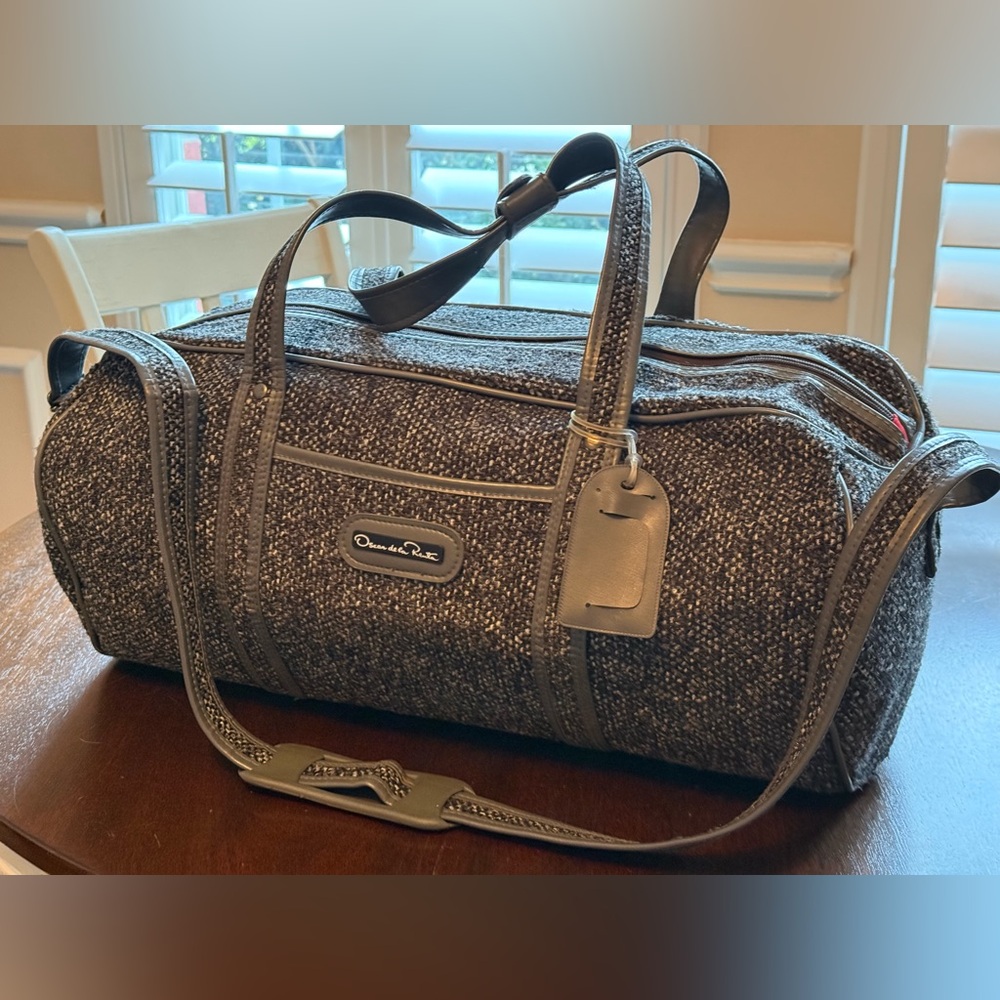 Oscar de la Renta Black & Gray Tweed 20” duffle travel bag. EUC - Picture 15 of 16